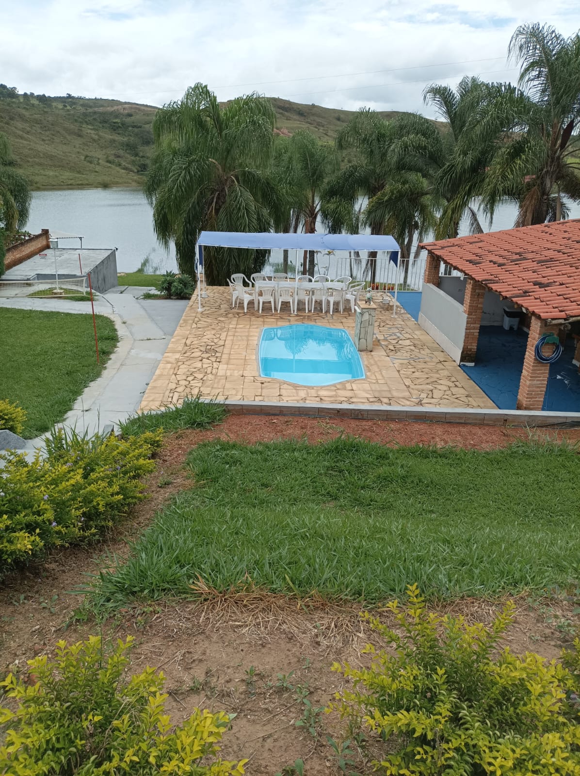 Linda Chácara às margens da represa de Camargos.Santa Cecília Imóveis