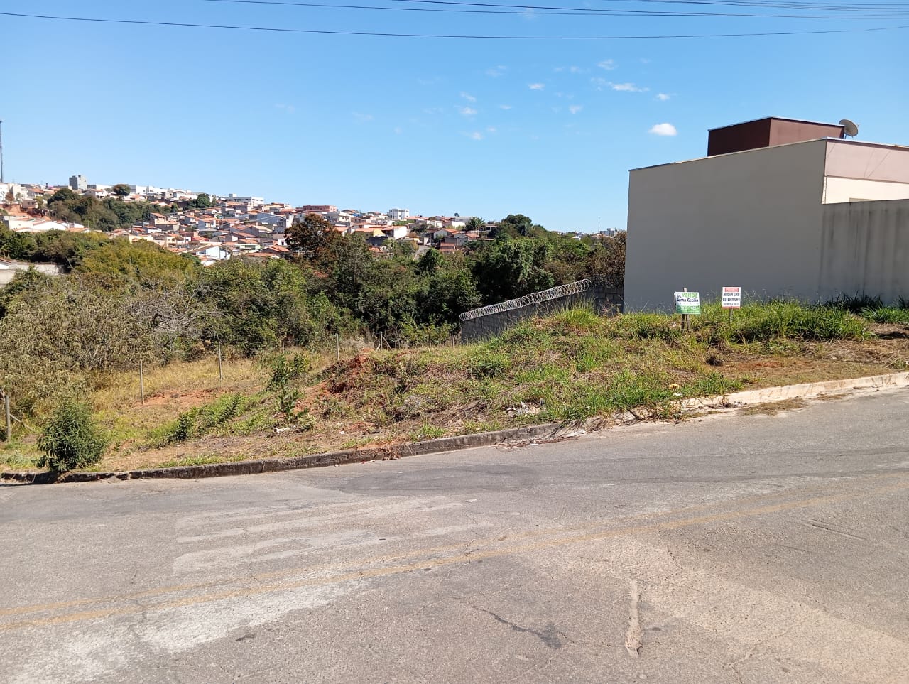 Lote à venda no bairro Jardim Itália.Santa Cecília Imóveis