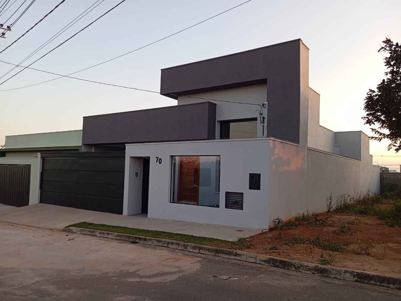 Altavilla Lavras, linda casa à venda.Santa Cecília Imóveis
