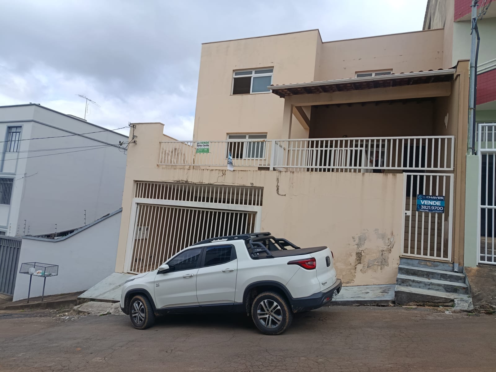 Prédio Residencial com Dois Amplos Apartamentos à VendaSanta Cecília Imóveis