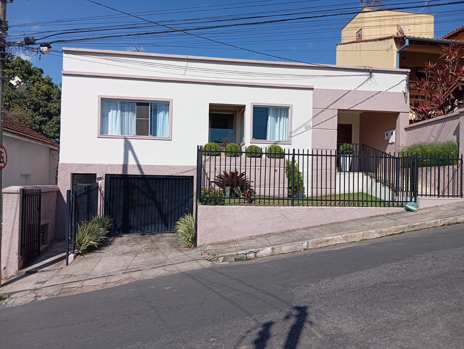 Casa ampla na região central, lote 319,20m².Santa Cecília Imóveis