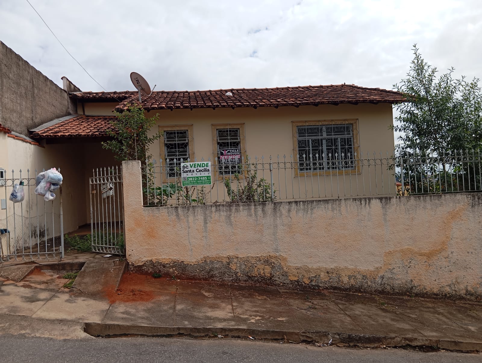 Casa a venda bairro aeroporto. Lote 200m².Santa Cecília Imóveis