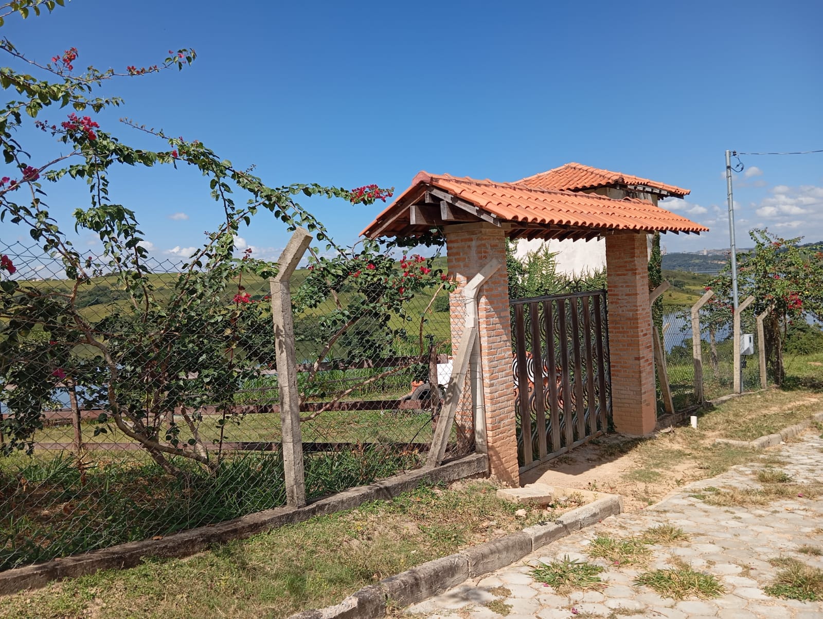 Lindo Rancho em Pedra Negra as margens da Represa.Santa Cecília Imóveis