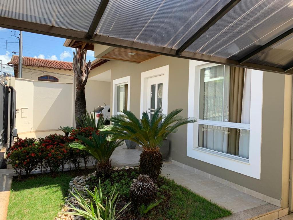 CASA A VENDA NO CENTROSanta Cecília Imóveis