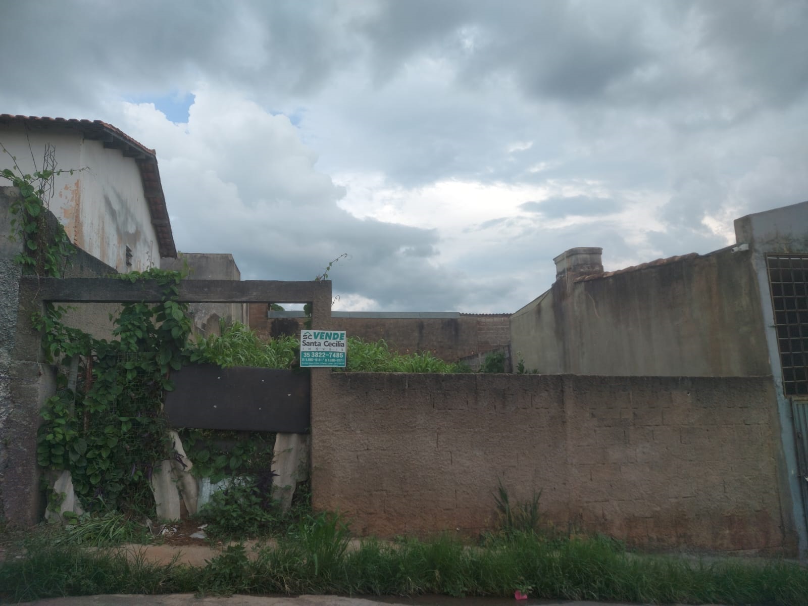 LOTE A VENDA NO BAIRRO NOVA LAVRAS.Santa Cecília Imóveis