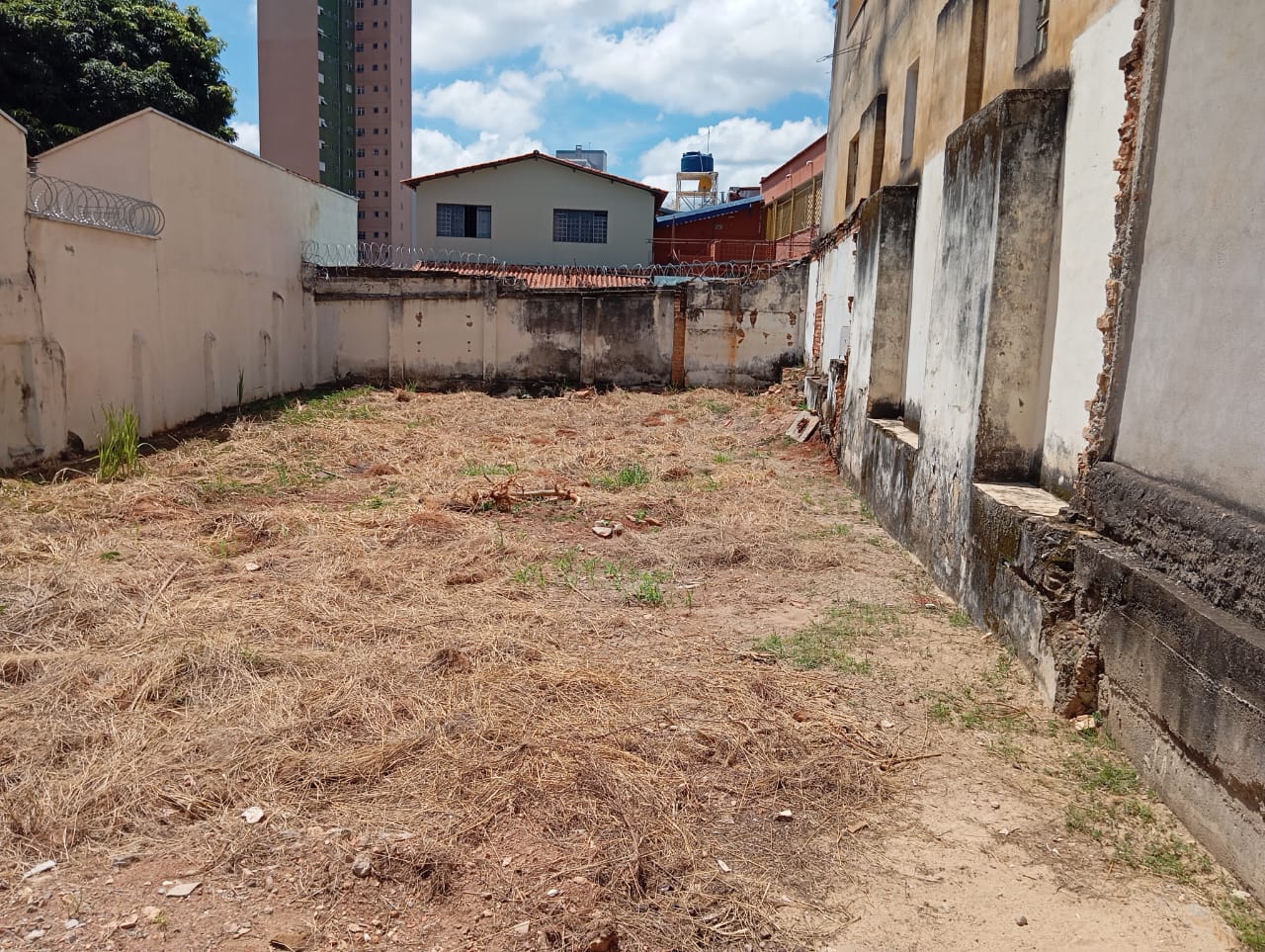 Lote à venda na região central comercial/residencial, 204m².Santa Cecília Imóveis