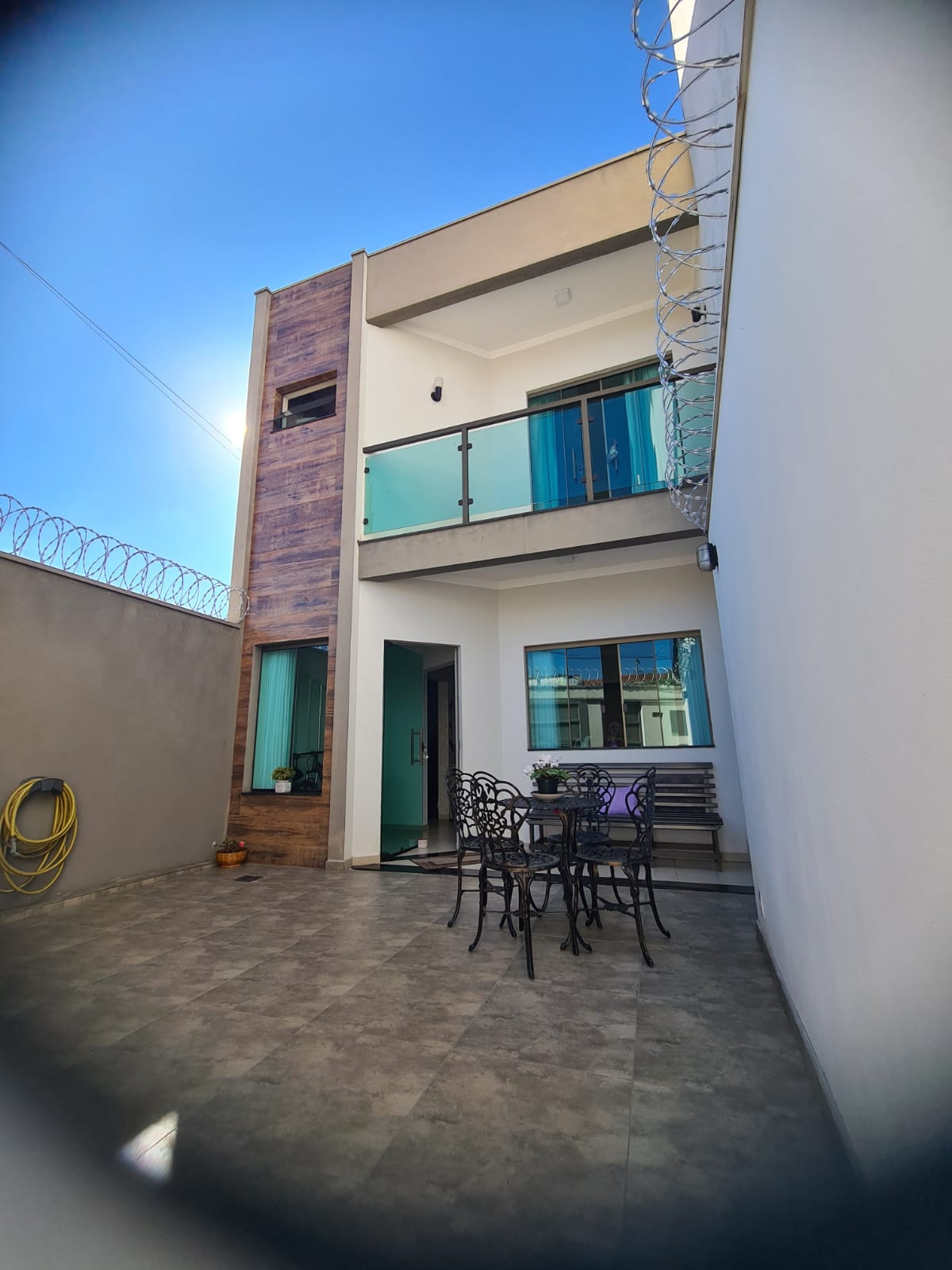 Linda casa de 2 pavimentos próximo a ponte branca.Santa Cecília Imóveis