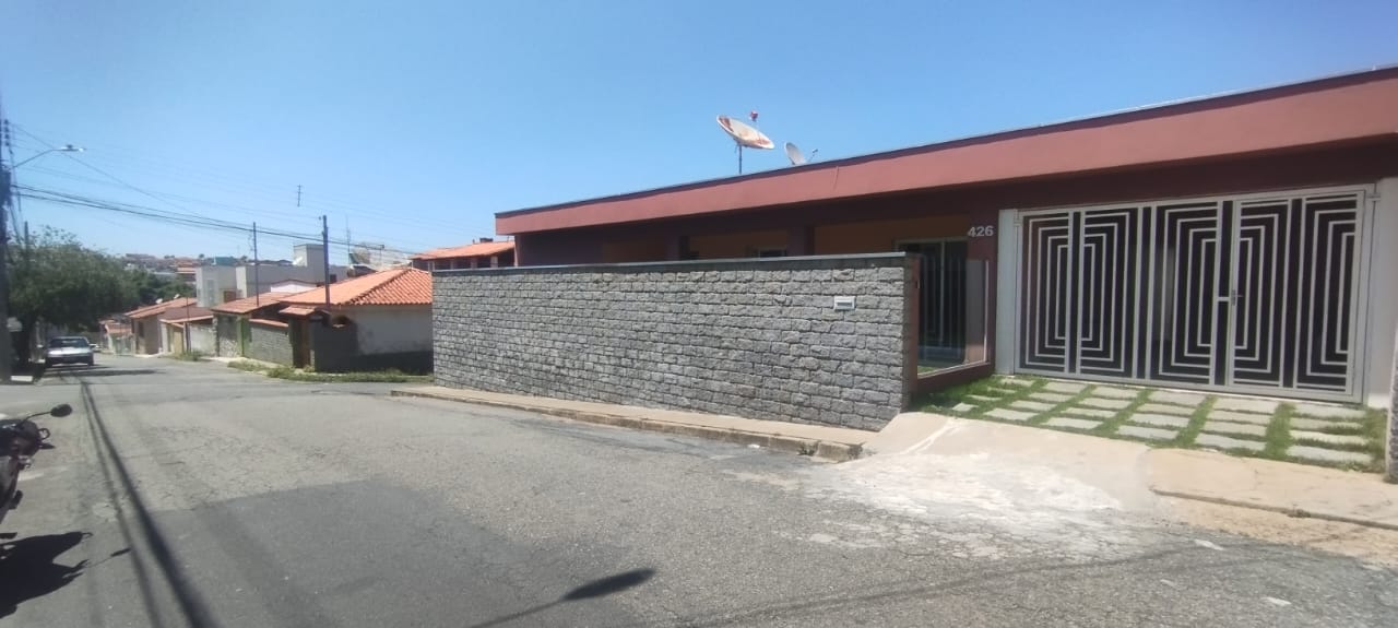 CASA À VENDA NO JARDIM FLORESTASanta Cecília Imóveis
