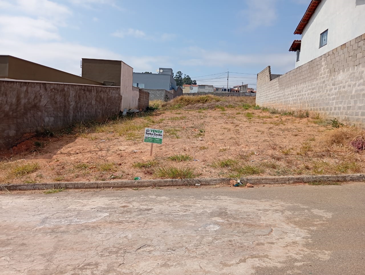 Lote com ótima topografia no Colinas da Serra III.Santa Cecília Imóveis