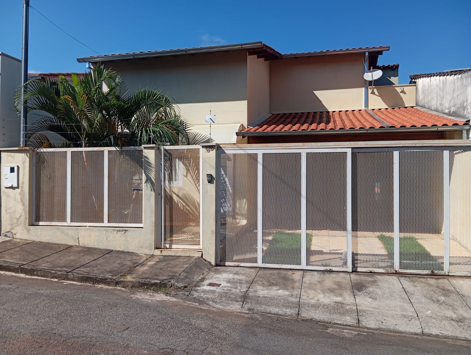 Casa bem distribuída no bairro Dona Julieta.Santa Cecília Imóveis