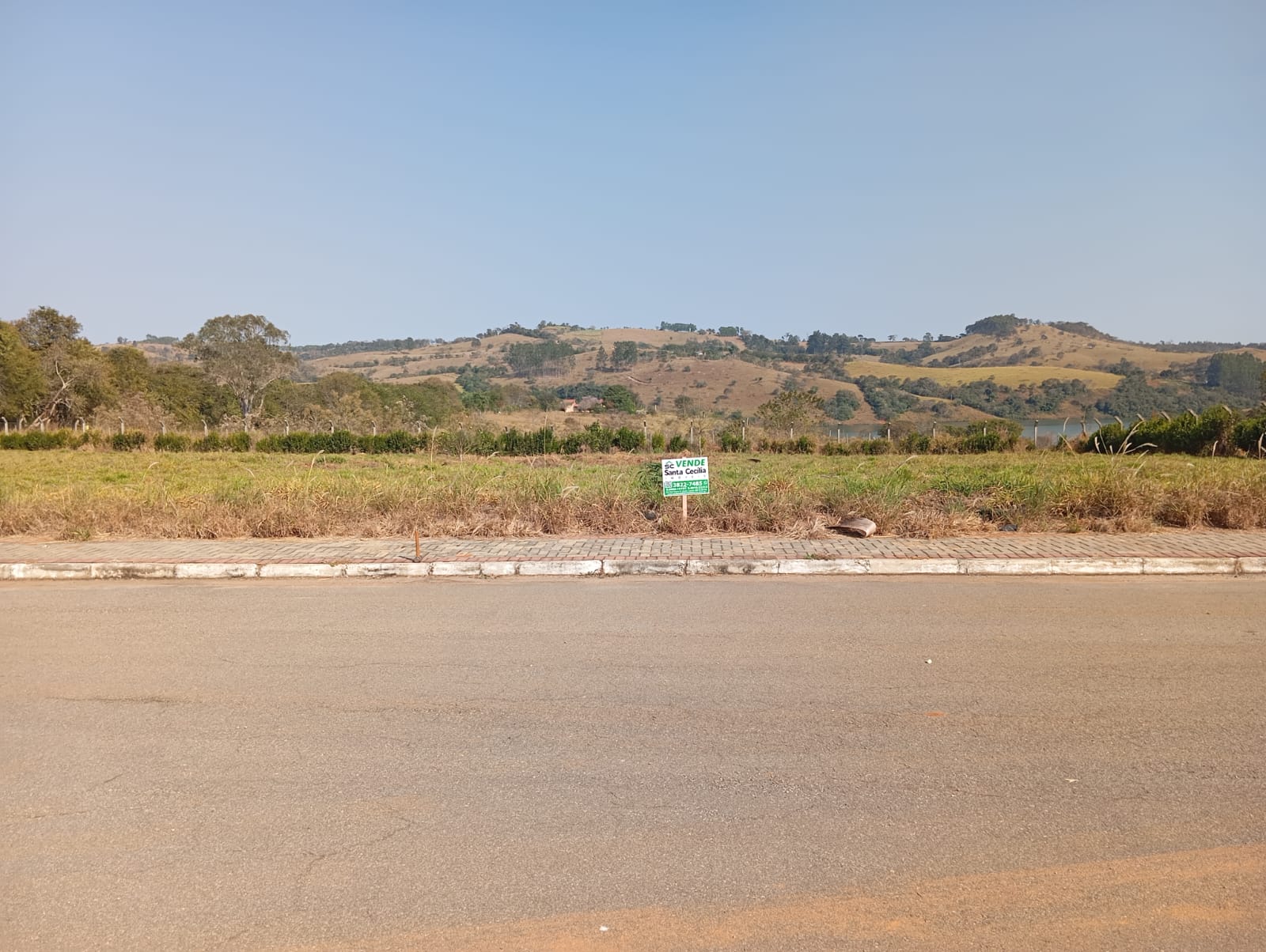 MACAIA - Lote à venda em condomínio próximo da represa de Ijaci.Santa Cecília Imóveis