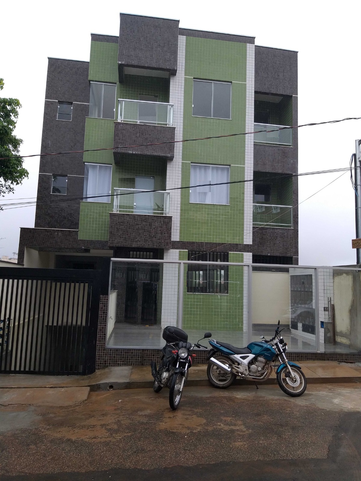 Olaria - Apartamentos 1 quarto e 1 vaga garagem.Santa Cecília Imóveis