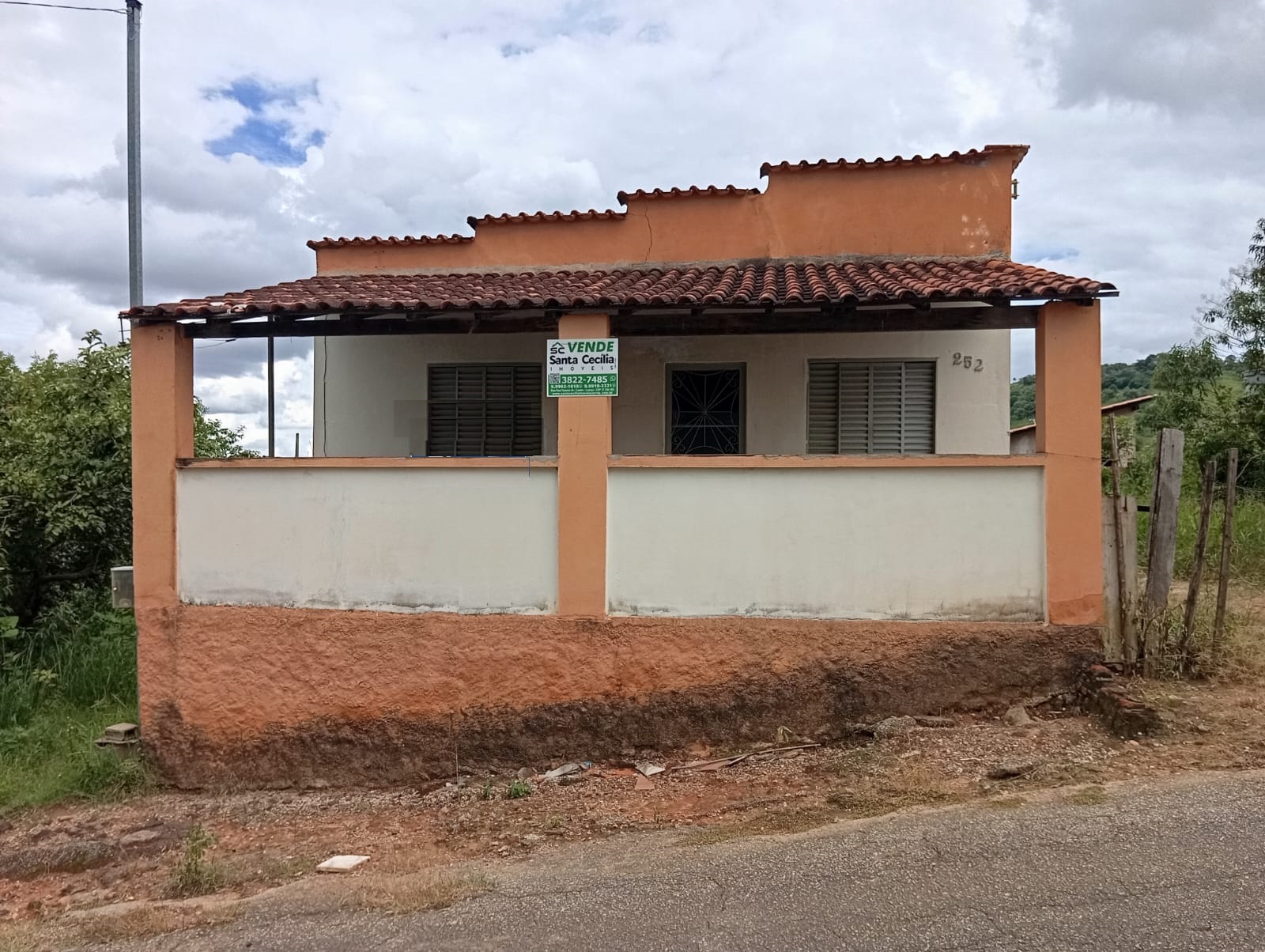CASA À VENDA EM RIBEIRÃO VERMELHOSanta Cecília Imóveis