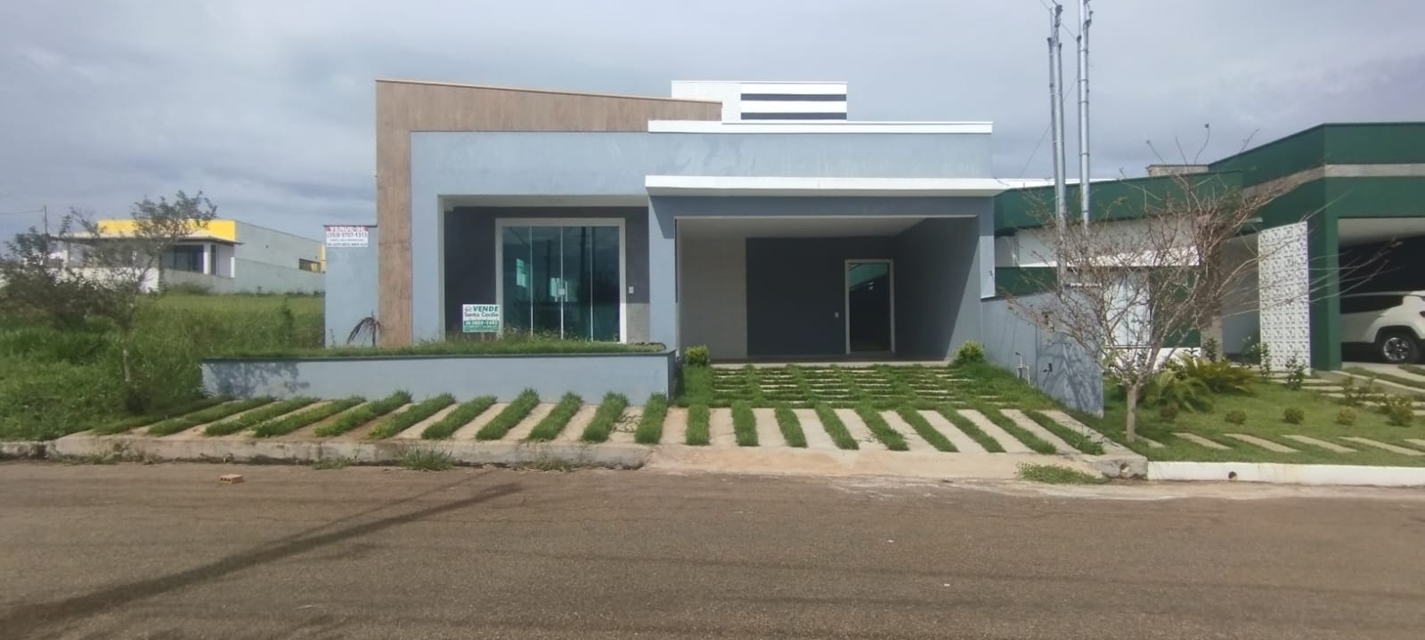 CASA À VENDA NO CONDOMÍNIO PORTO DA PEDRASanta Cecília Imóveis