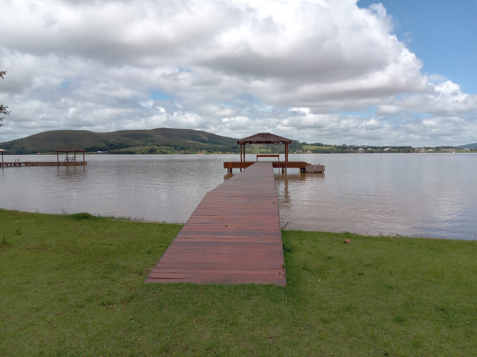 CASA À VENDA A BEIRA DA REPRESA DO FUNILSanta Cecília Imóveis