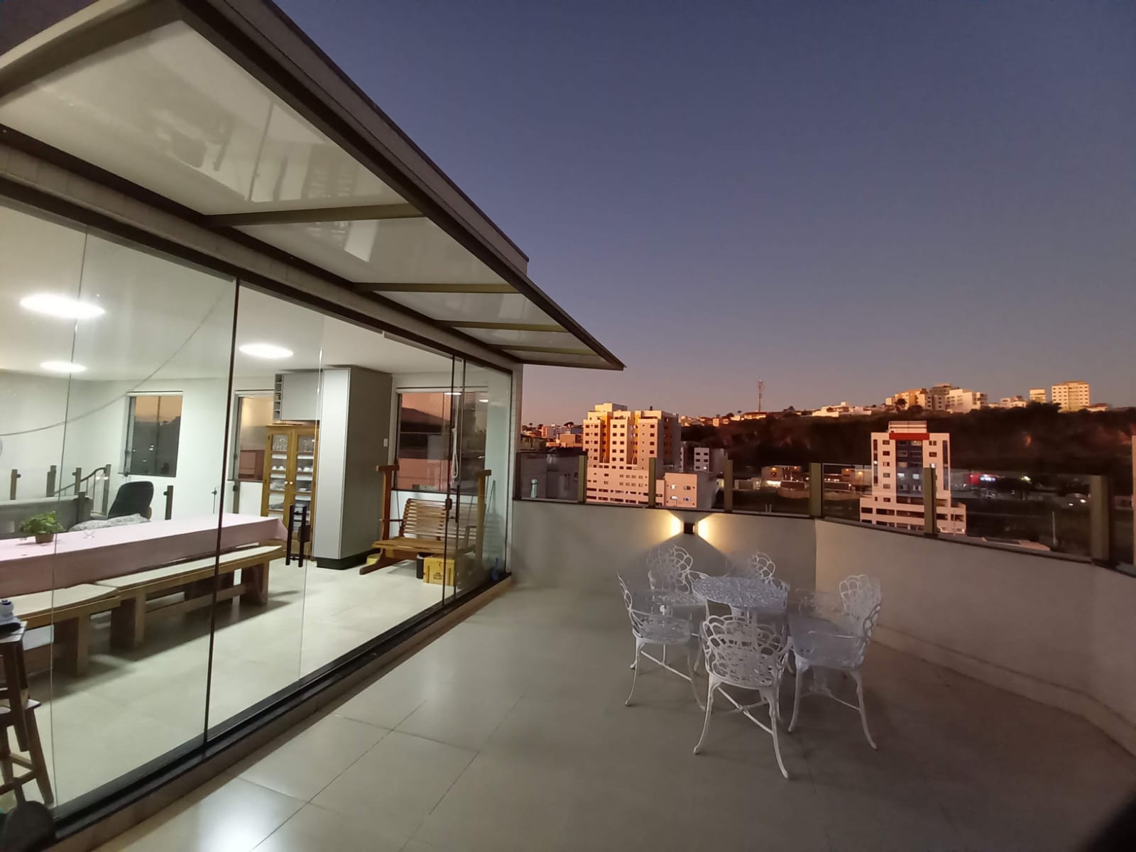Excelente cobertura à venda bairro Centenário.Santa Cecília Imóveis