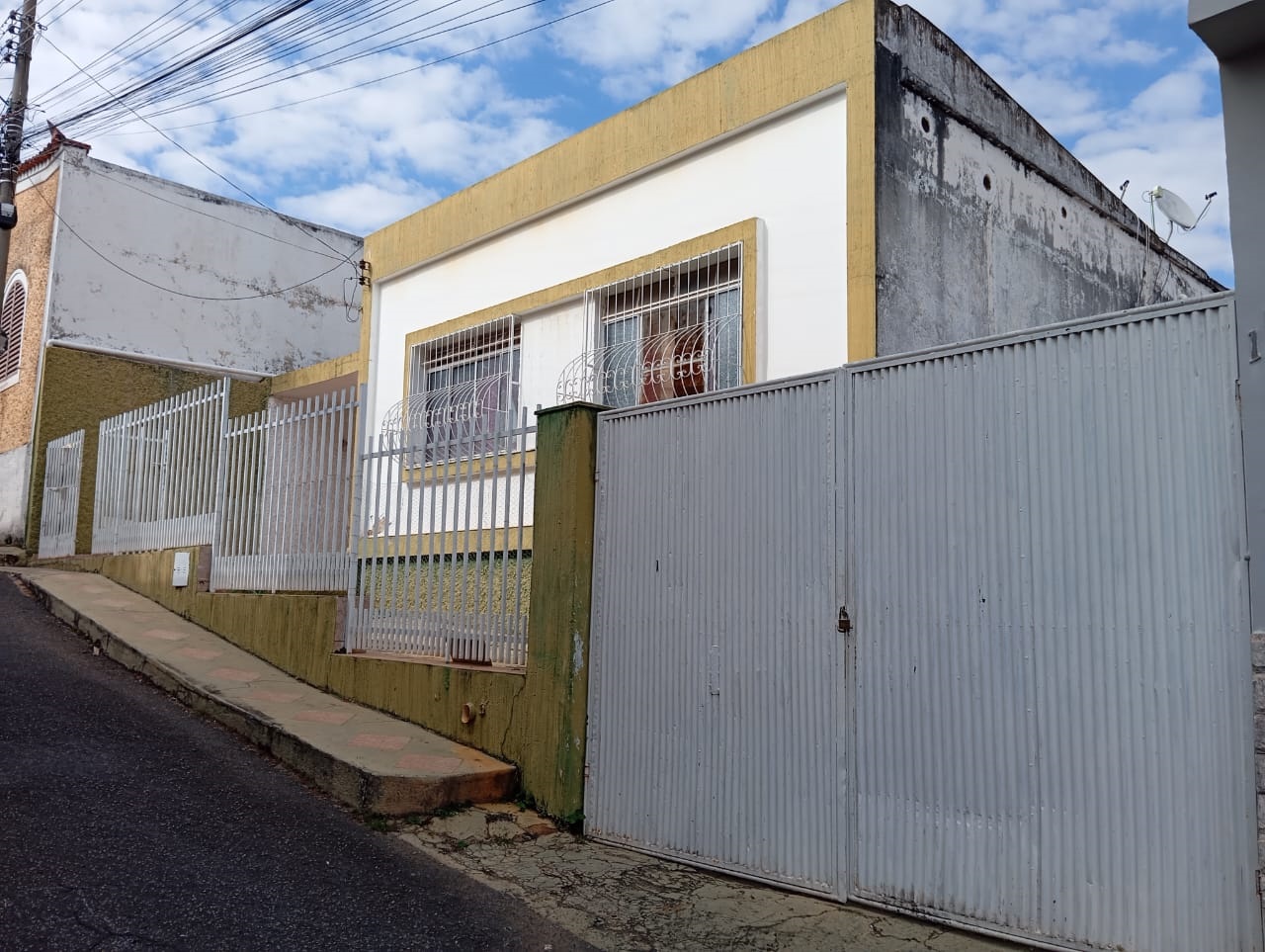 Casa usada na região Central.Santa Cecília Imóveis