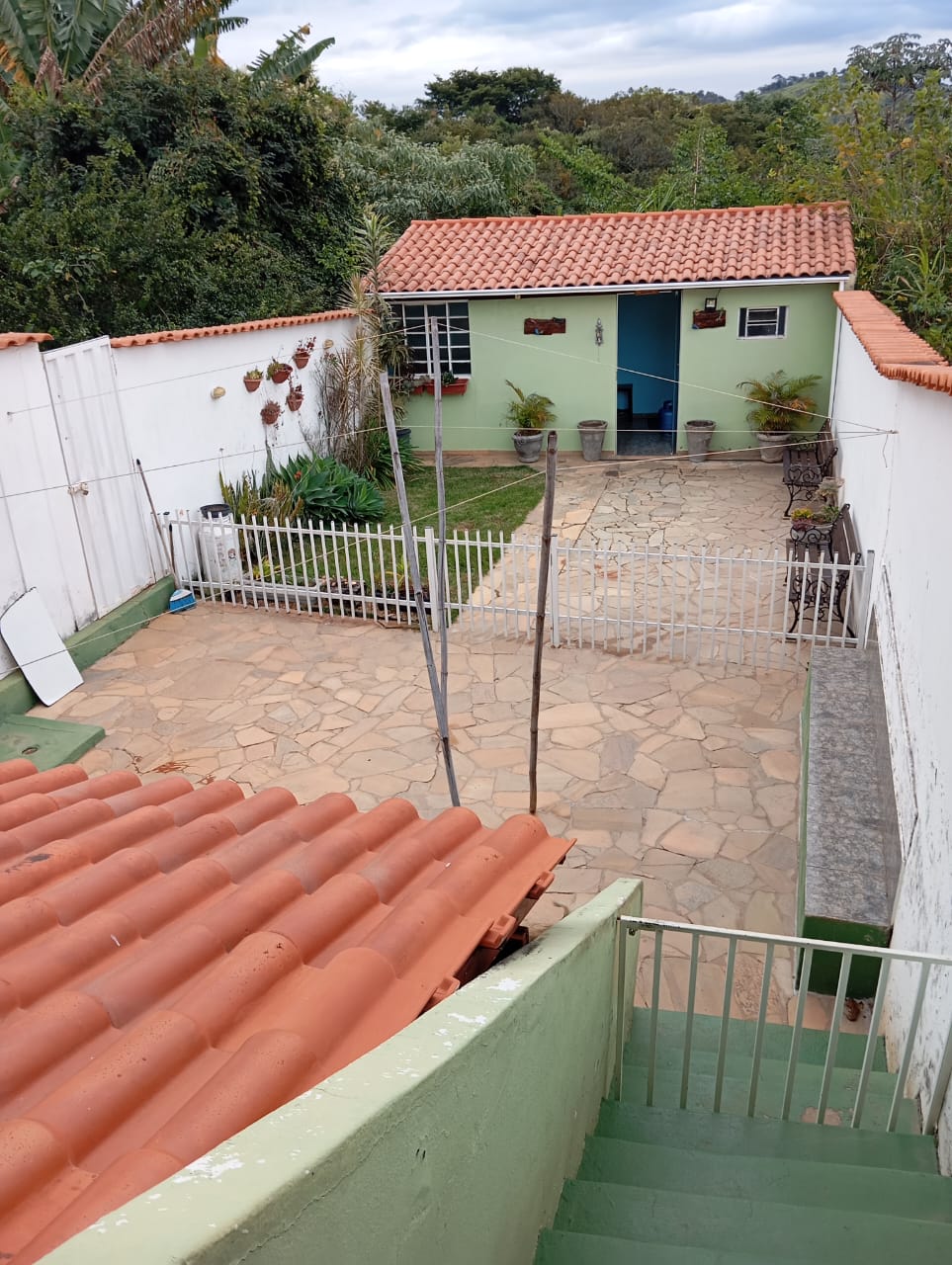 Casa com amplo quintal, bairro São Vicente.Santa Cecília Imóveis