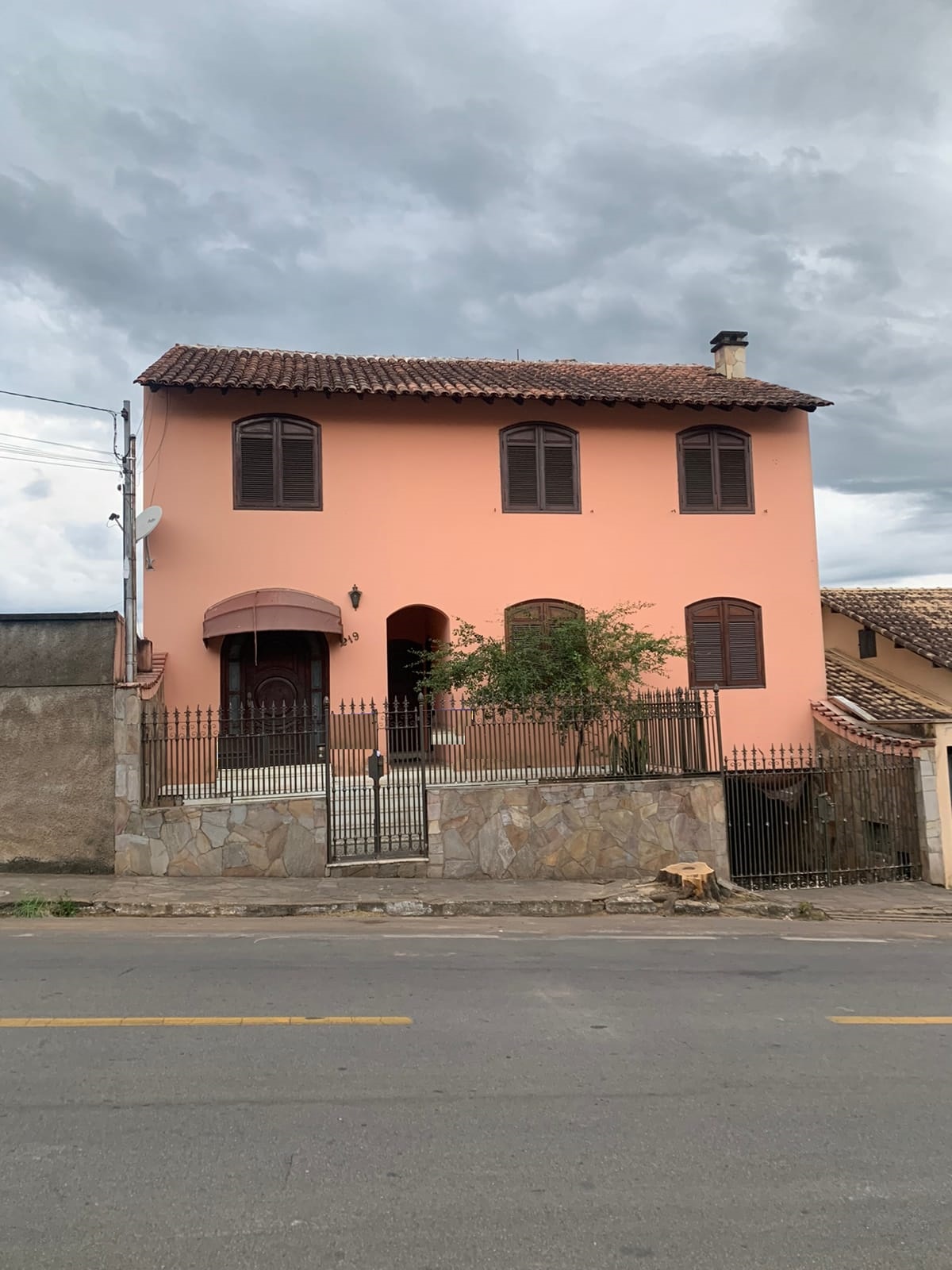 Casa à venda na avenida JK, próximo ao Mercado Municipal.Santa Cecília Imóveis
