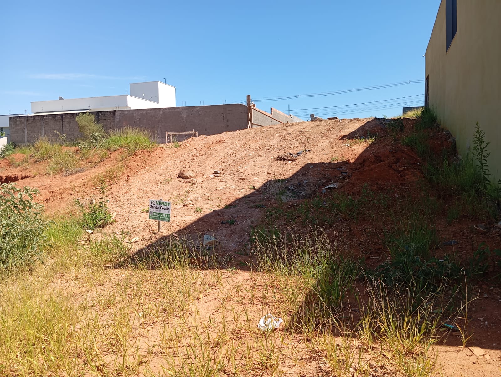 Jardim Itália - Lote à venda medindo 300m².Santa Cecília Imóveis