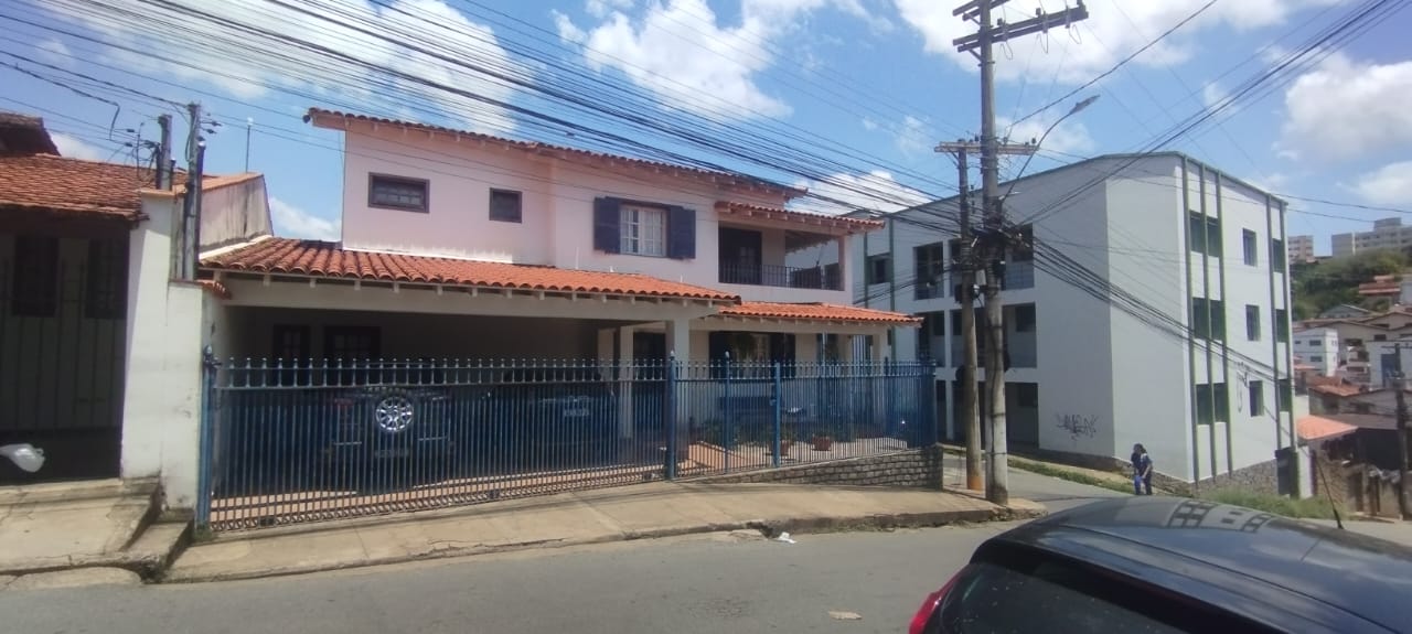 CASA À VENDA NO BAIRRO DOS IPÊSSanta Cecília Imóveis