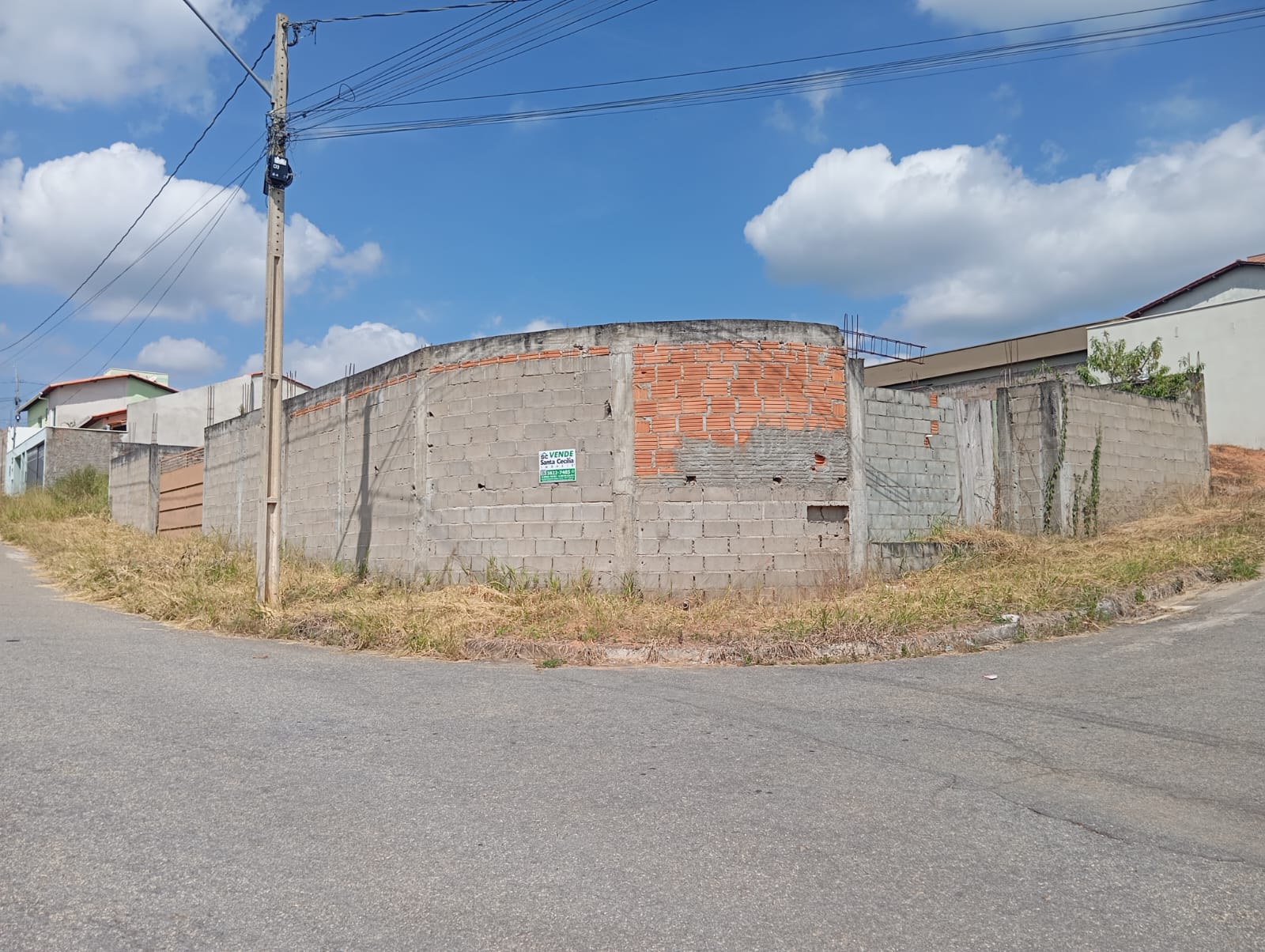 Lote de esquina murado à venda Colinas Serra IIISanta Cecília Imóveis