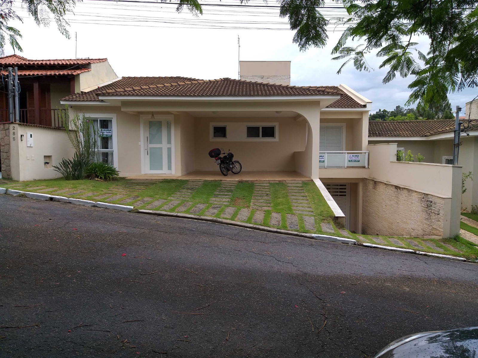 CASA À VENDA NO CONDOMÍNIO FLAMBOYANTSSanta Cecília Imóveis
