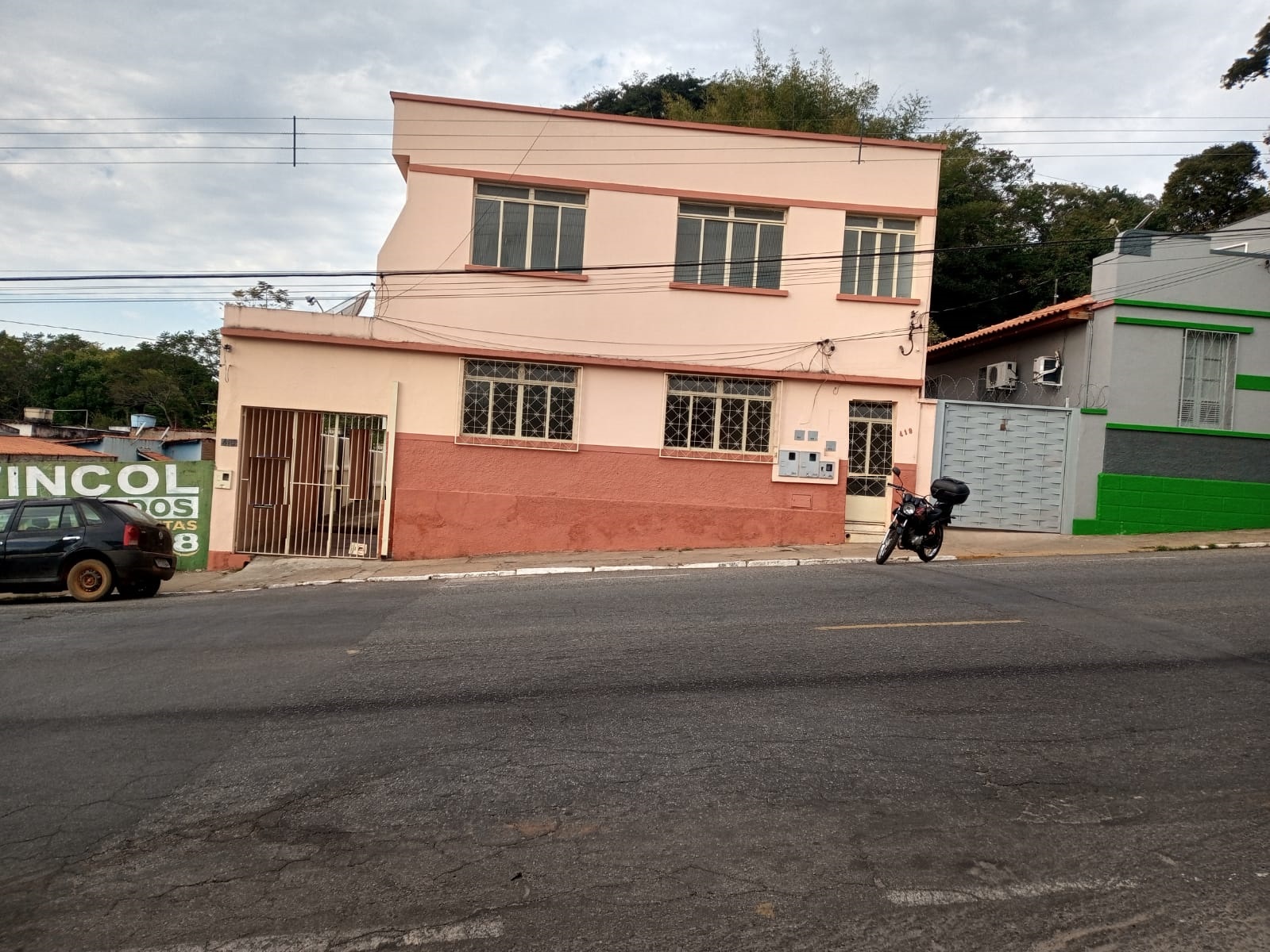 Imóvel composto por 3 residencias no Centro.Santa Cecília Imóveis