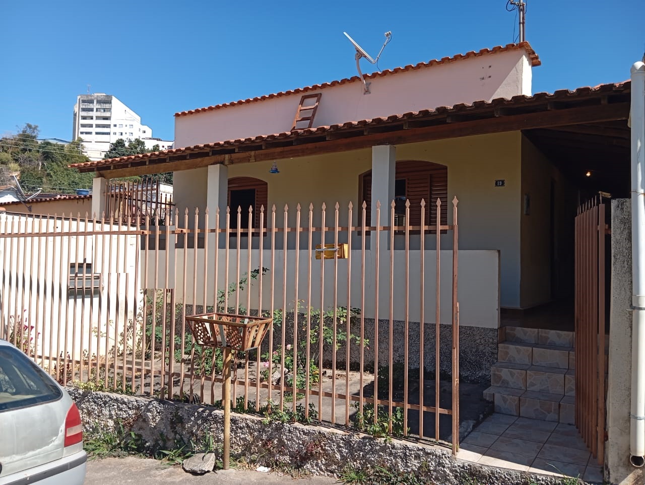 Casa usada em ótima localização, Bairro Retiro. Lote 220m².Santa Cecília Imóveis