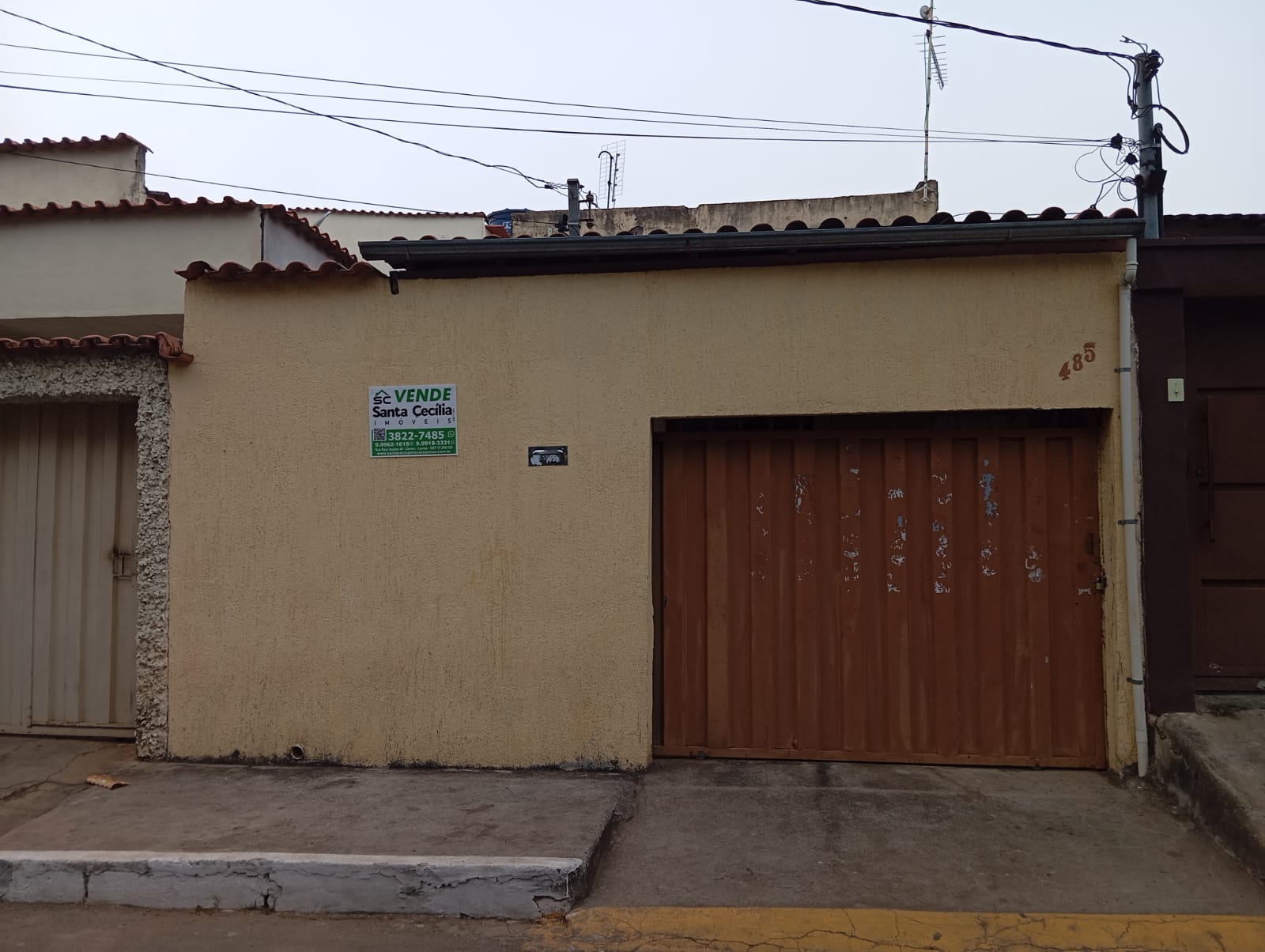 Casa simples em ótima localização, próximo ao colégio Cinira.Santa Cecília Imóveis